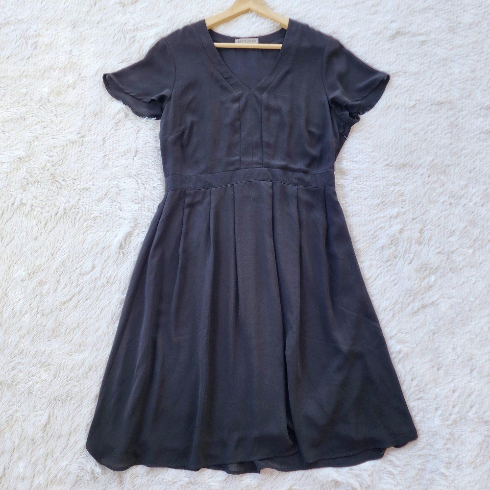 DE Collection Black V-neck Pleated Midi Dress‎